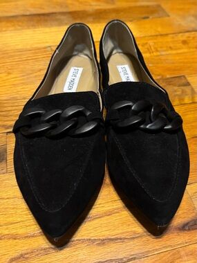 Comfy loafer, Steve Madden Black Suede Pointed Loafers with Matte Chain